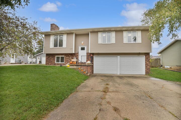 2126 Oxford Lane  Cedar Falls IA 50613 photo