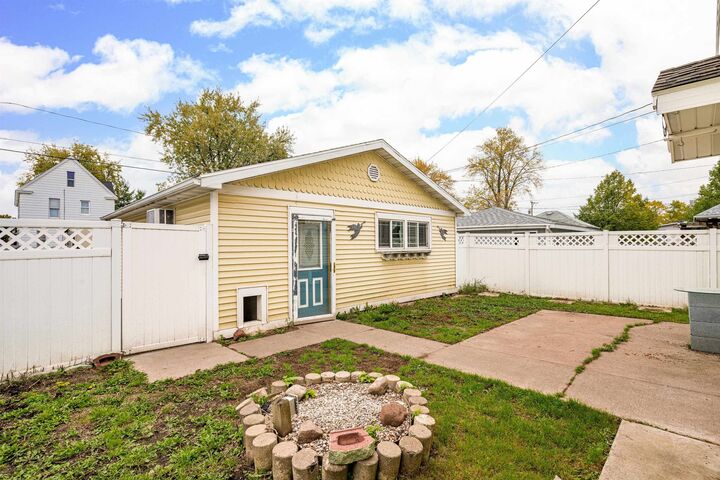 Property Photo: 1211 N 21st St WI 54880