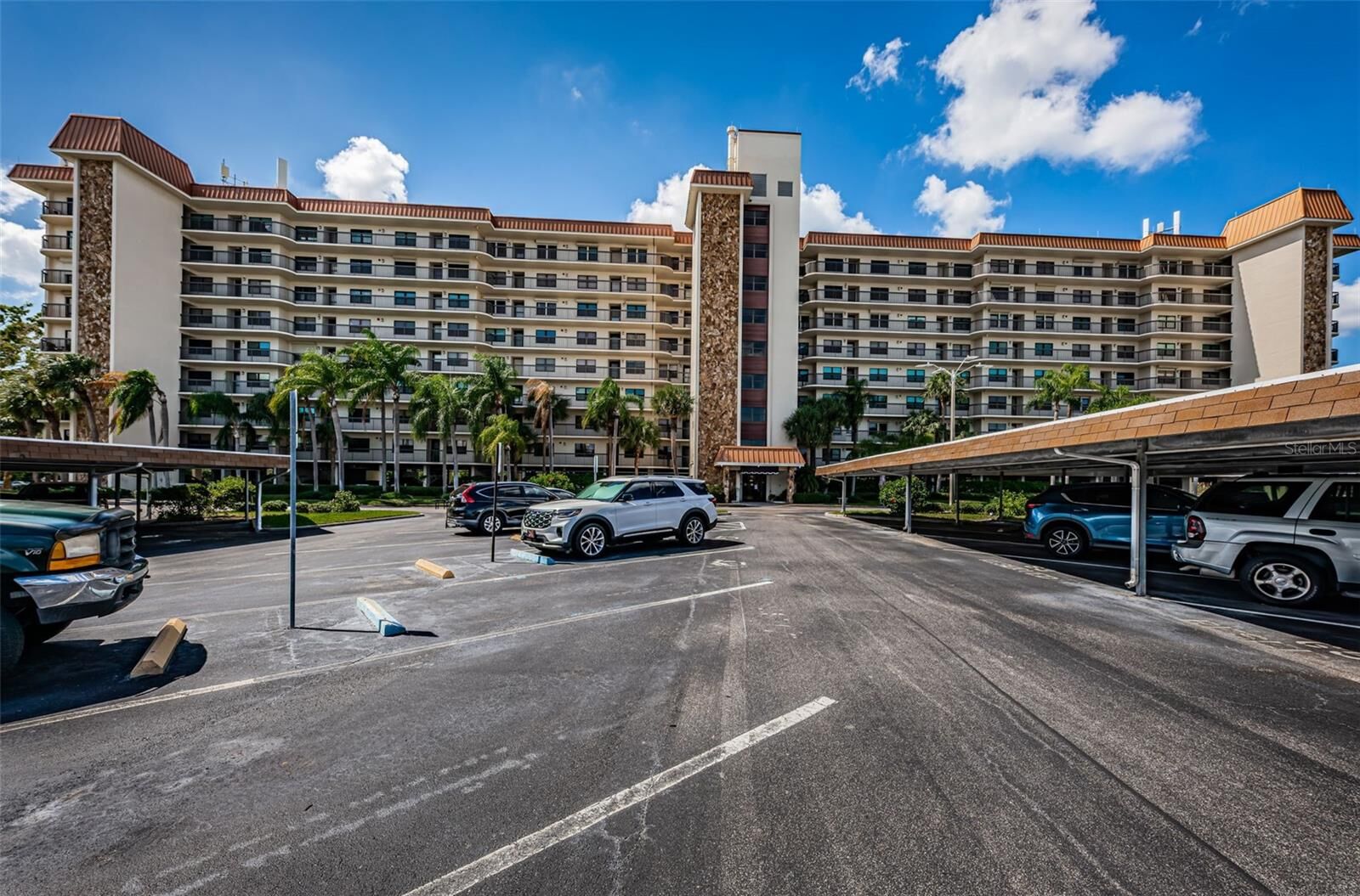Property Photo: 5400 Park Street 600 FL 33709