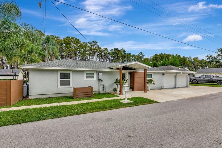 Property Photo: 19207 Crooked Lane FL 33548