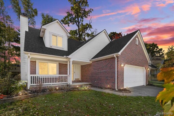 2875 Regency Drive  Lake Orion MI 48359 1173 photo
