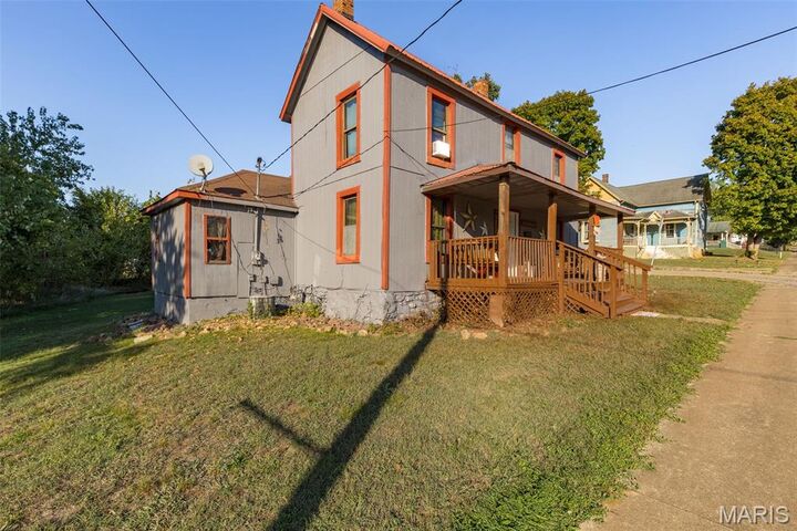Property Photo:  318 E Marvin Avenue  MO 63645