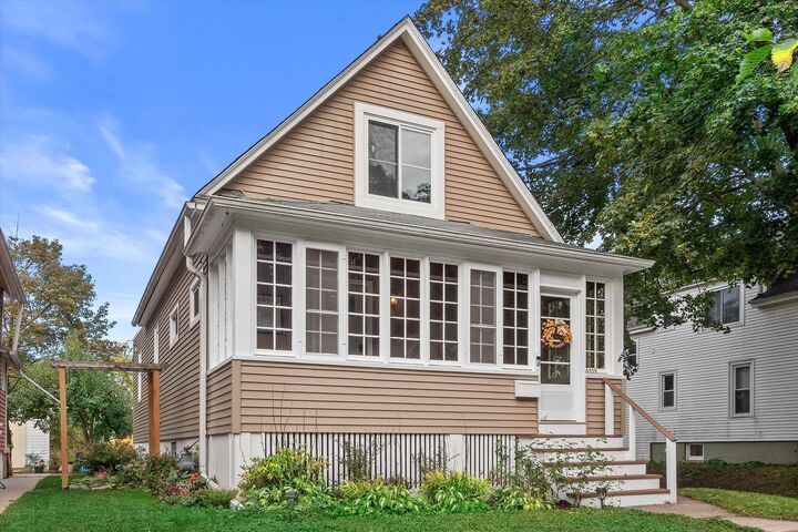 6650 Hillside Ln  Wauwatosa WI 53213 photo