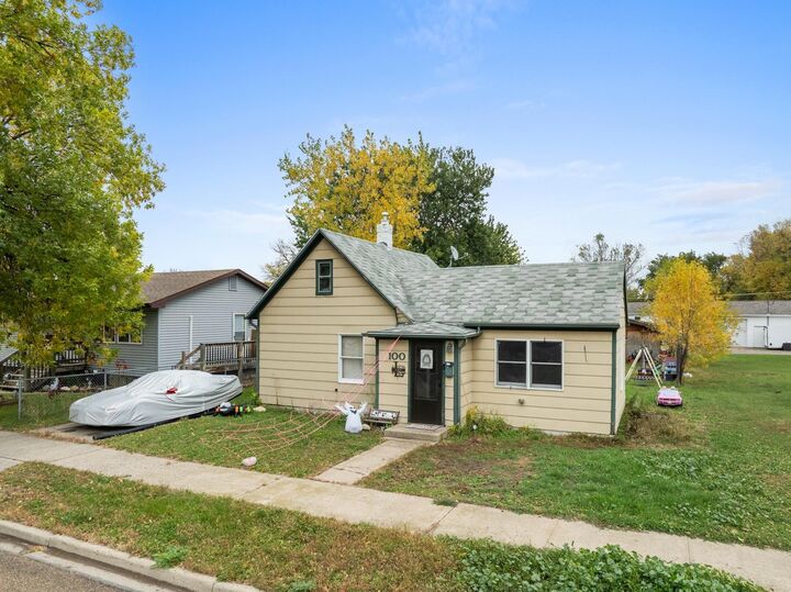 Property Photo: 100 21st Street NW ND 58703-2952