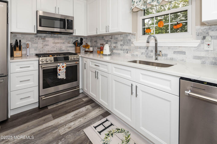Property Photo: 129 Dumbarton Hill Court NJ 07747
