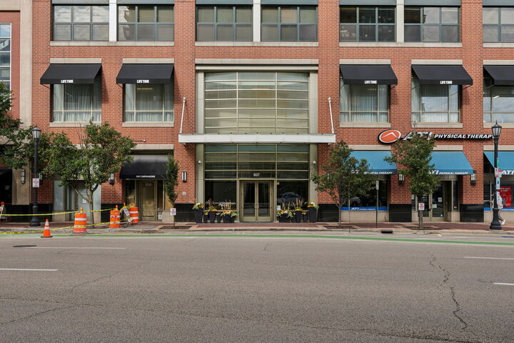 807 Davis Street 403  Evanston IL 60201 photo