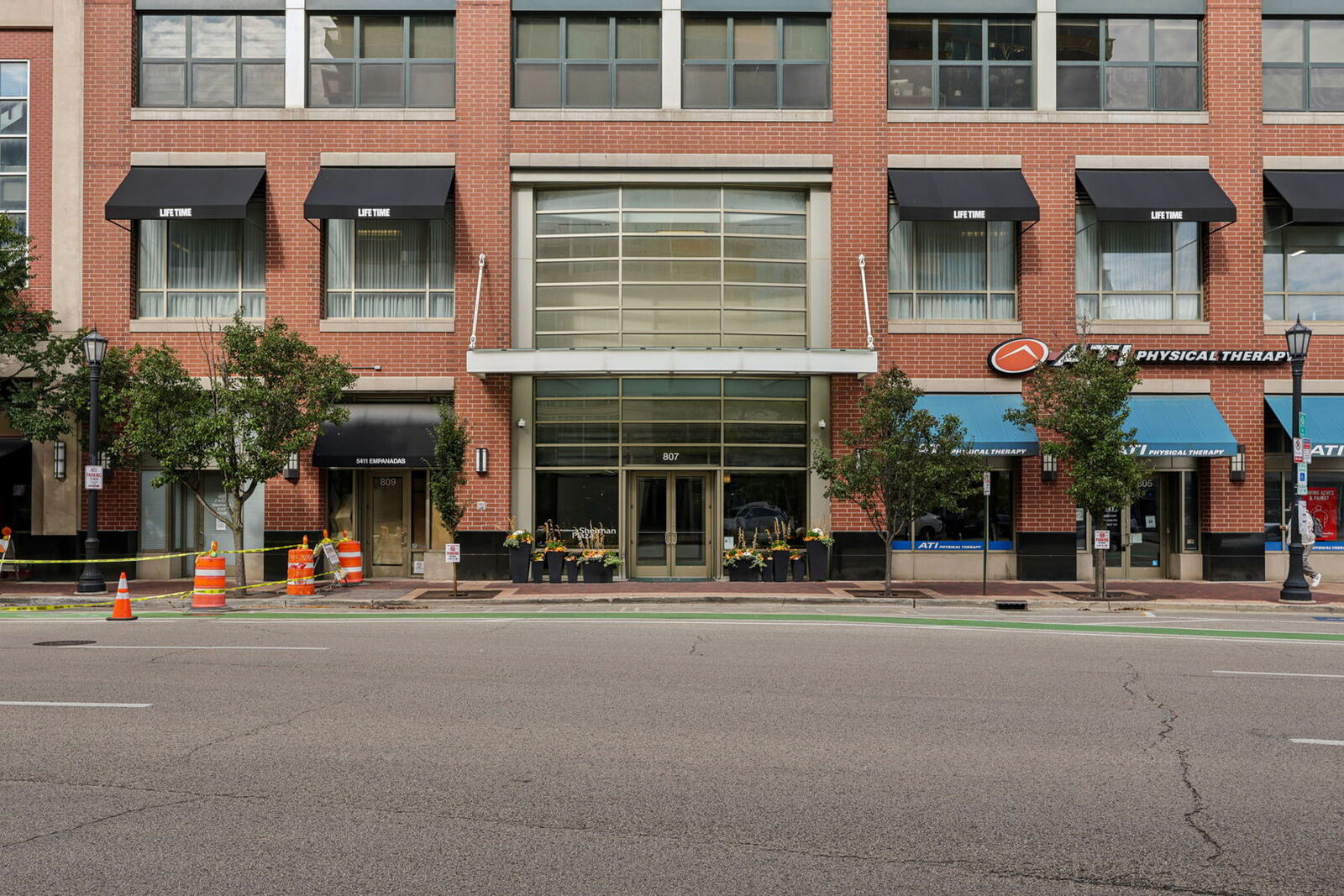 Property Photo:  807 Davis Street 403  IL 60201 