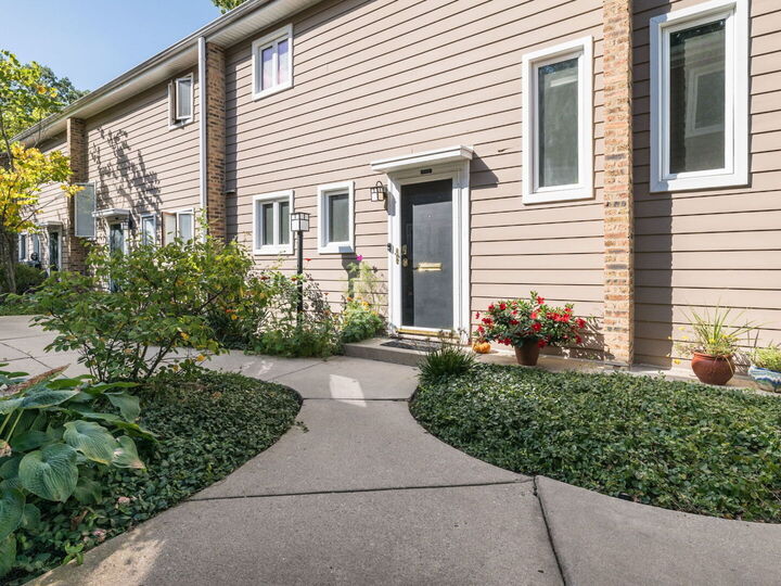 Property Photo:  315 Hawthorn Avenue  IL 60022