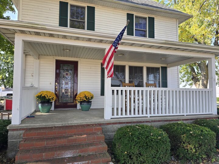 Property Photo:  2611 County Road 800  IL 61840 