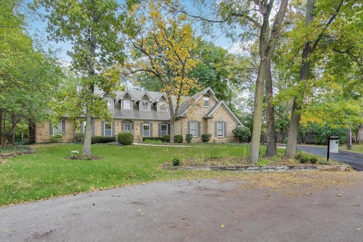Property Photo:  651 Nor Oaks Court  IL 60185