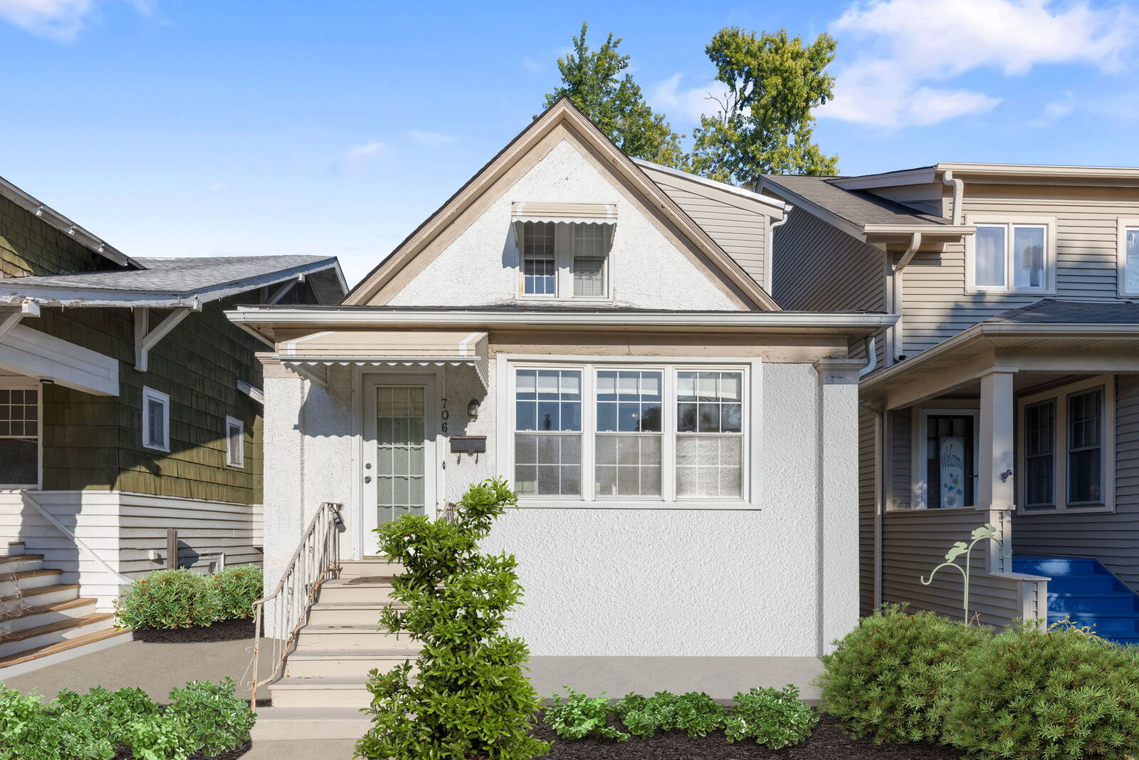 Property Photo: 706 S Oak Park Avenue IL 60304