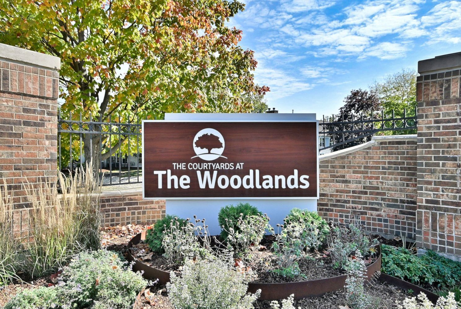 Property Photo:  259 Willow Parkway  IL 60089 