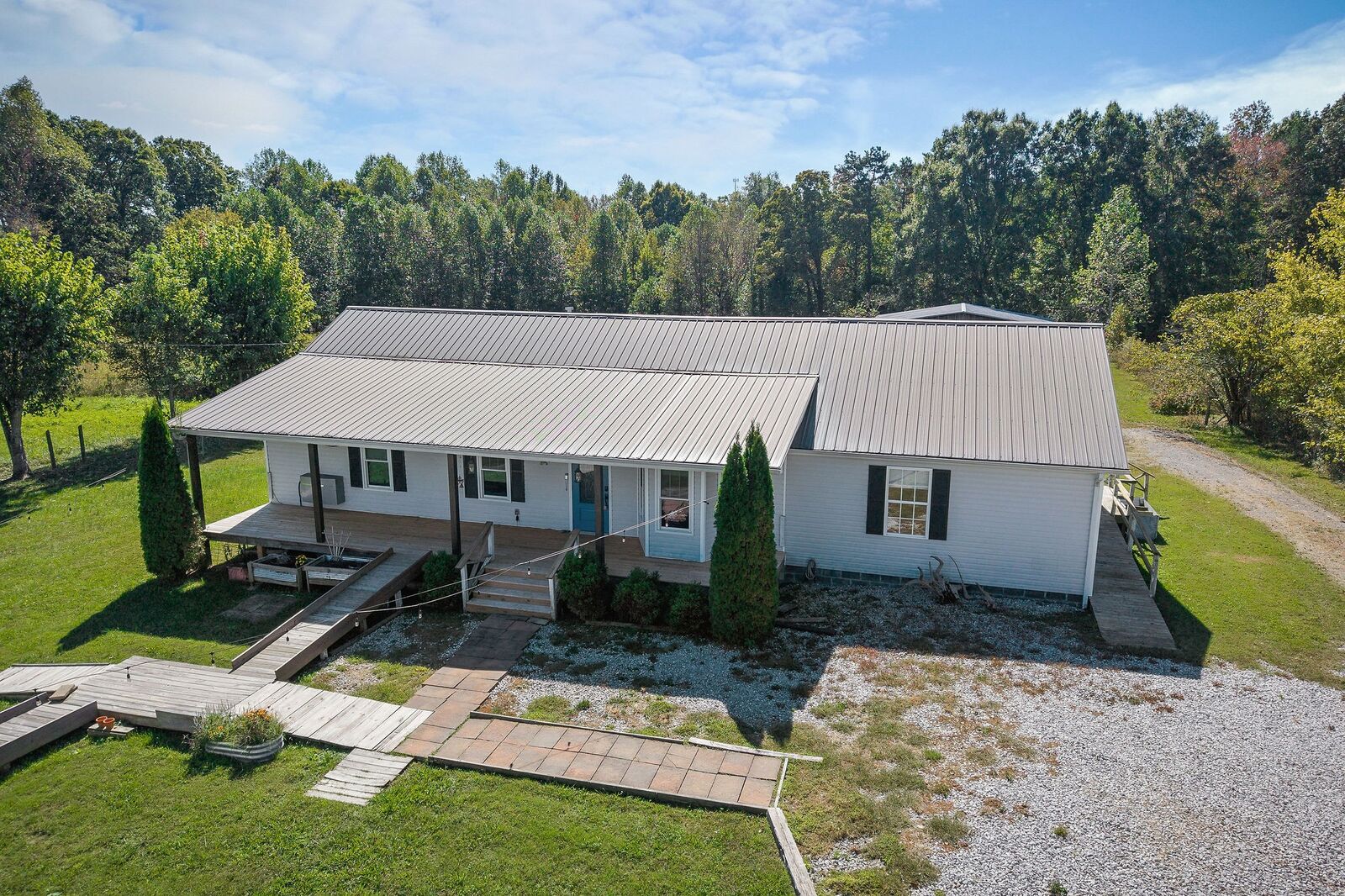 Property Photo: 4148 New Home Rd TN 37166
