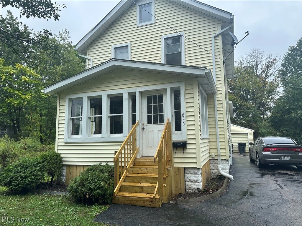 Property Photo: 835 Inman Street OH 44306