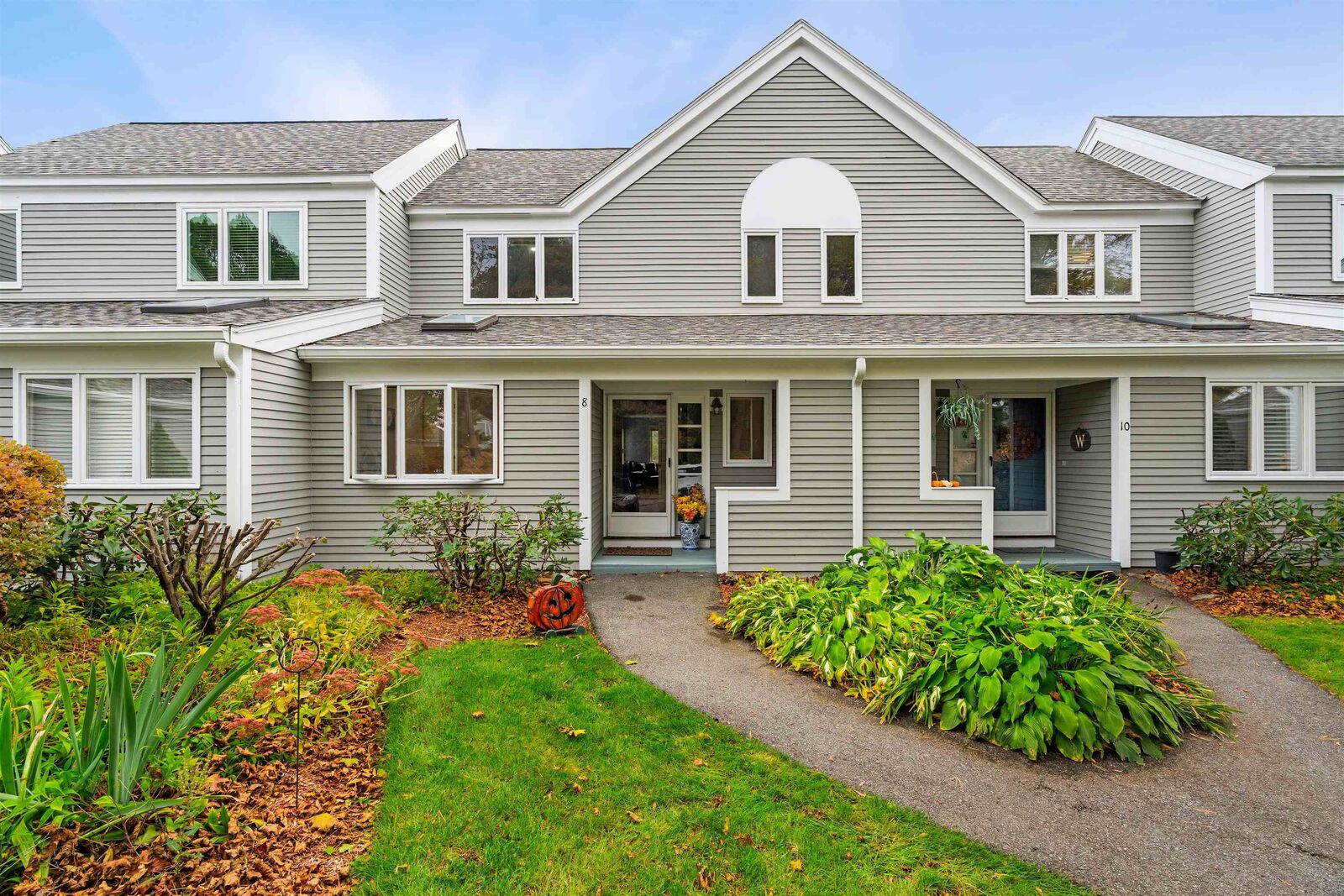 Property Photo: 8 Laurel Court NH 03062