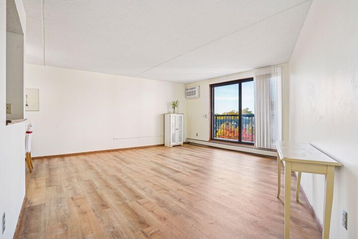 Property Photo: 2601 Kenzie Terrace 402 MN 55418
