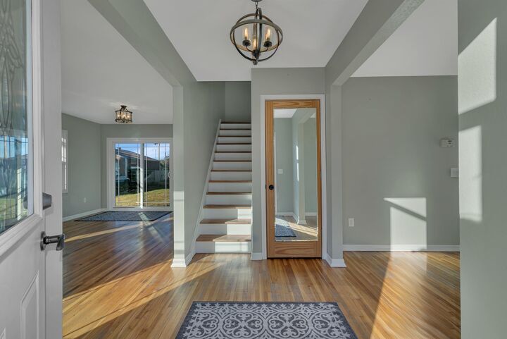 Property Photo:  484 State Street S  MN 55329 