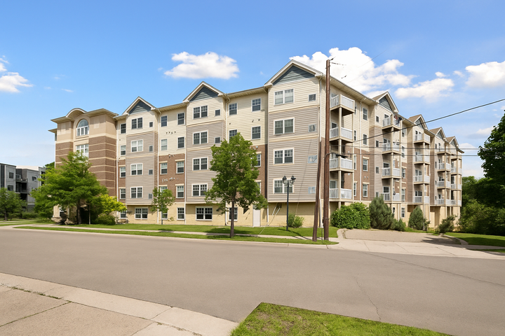 Property Photo: 4824 E 53rd Street 501 MN 55417