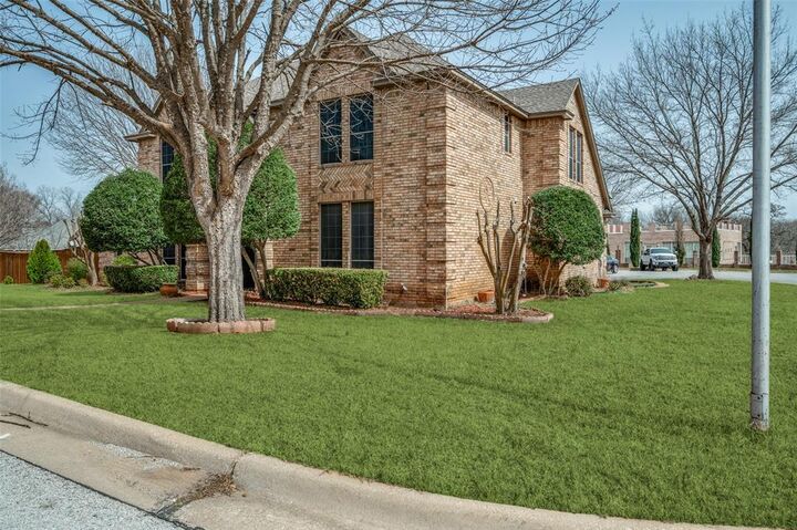 Property Photo: 4601 Edge Creek Lane TX 76017