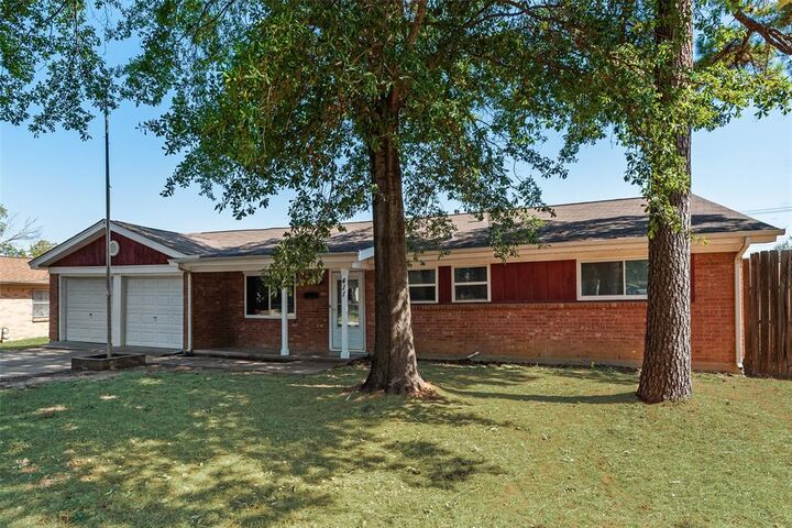 Photo de la propriété:  411 Yorkshire Drive  TX 76040