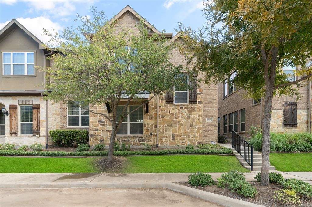 Property Photo:  845 Rohan Drive  TX 75081 