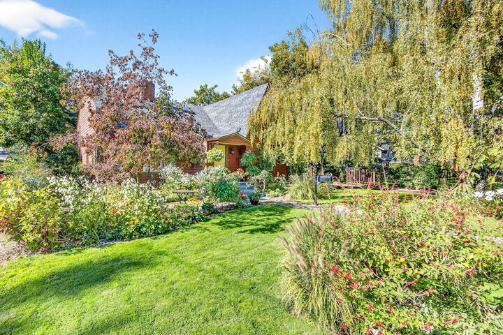 Property Photo: 1108 S Oakdale Avenue OR 97501