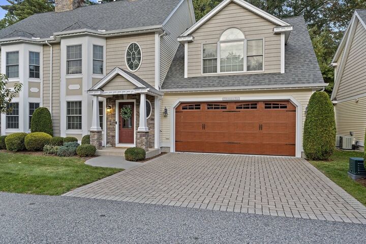 Property Photo: 5 Kensington Way 5 MA 01876