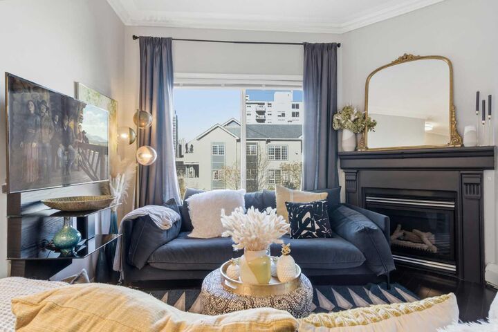 Property Photo:  881 15 Avenue SW 404  AB T2R 1R8 