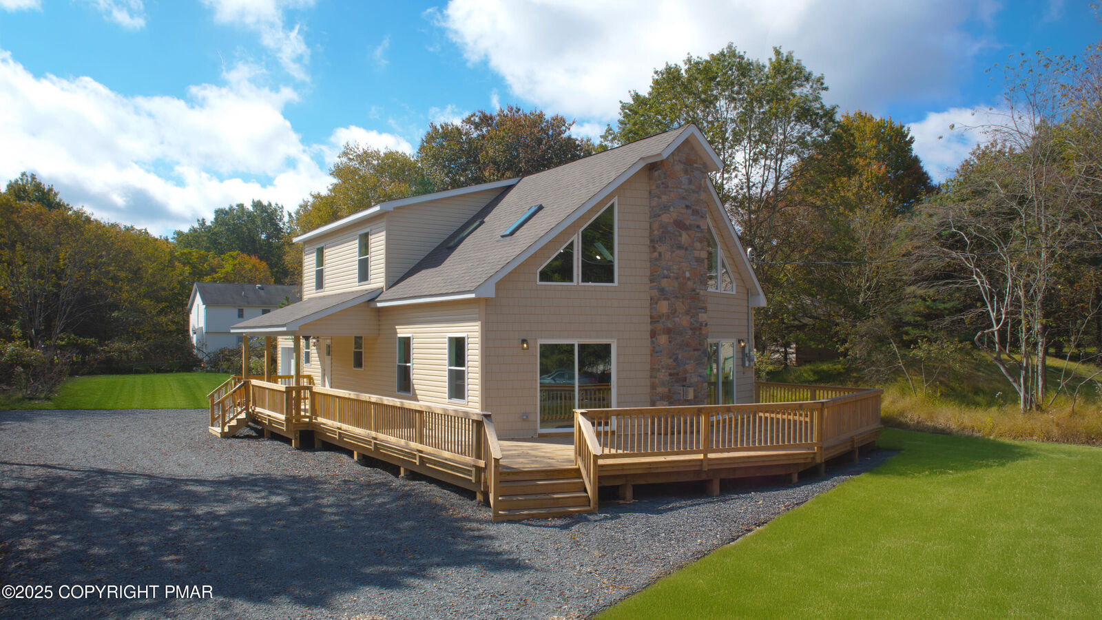 Property Photo:  158 Petrarch Trl Trail  PA 18210