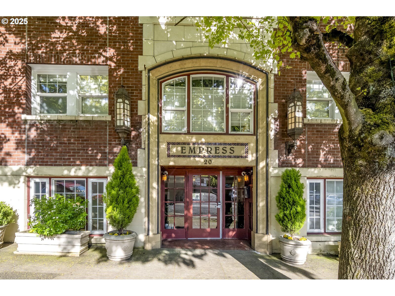 Property Photo:  20 NW 16th Ave 404  OR 97209