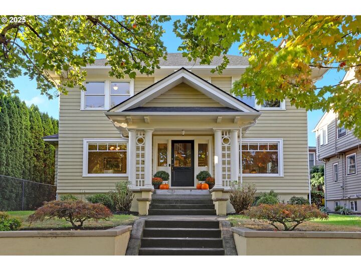 Property Photo: 2704 NE Hamblet St OR 97212