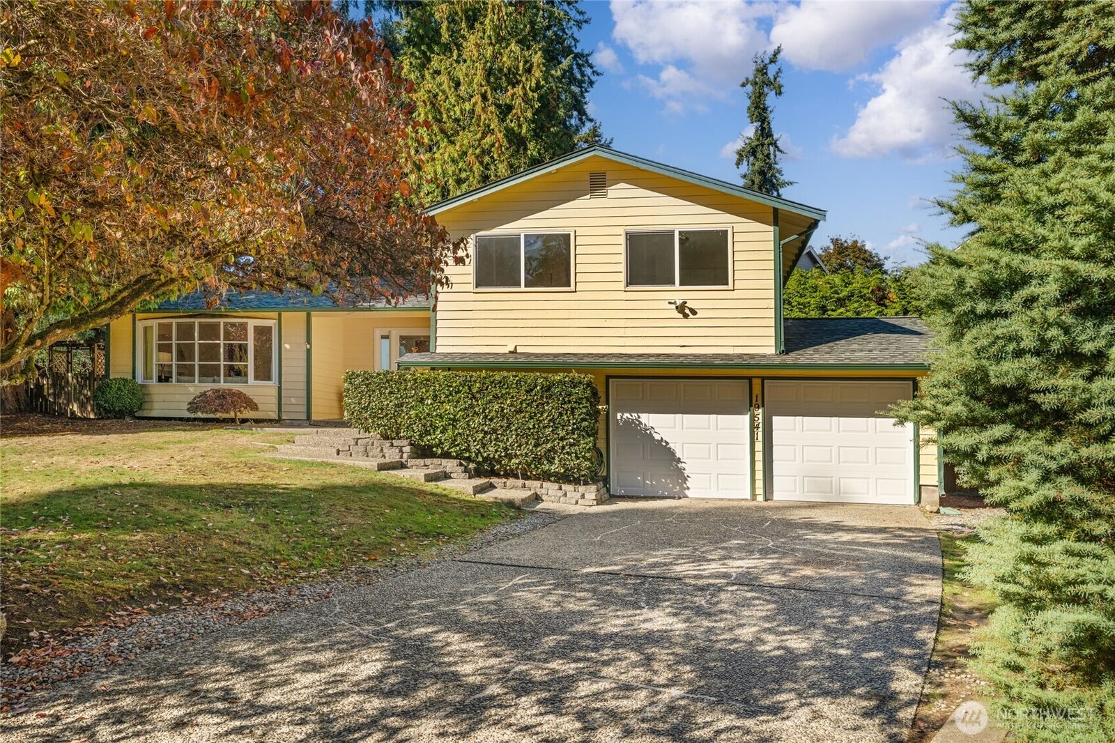 Property Photo: 19541 129th Court NE WA 98011