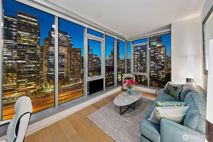 Property Photo:  800  Columbia Street 1801  WA 98104