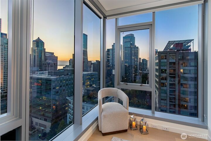 Property Photo:  800  Columbia Street 1801  WA 98104