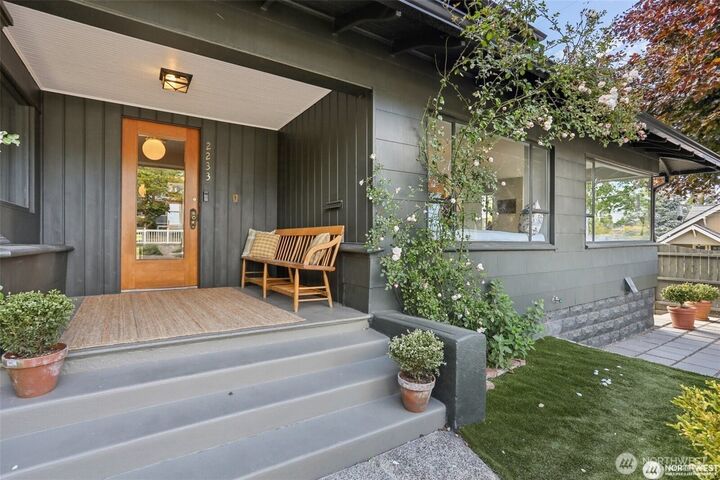Property Photo:  2233  2nd Avenue W  WA 98119 