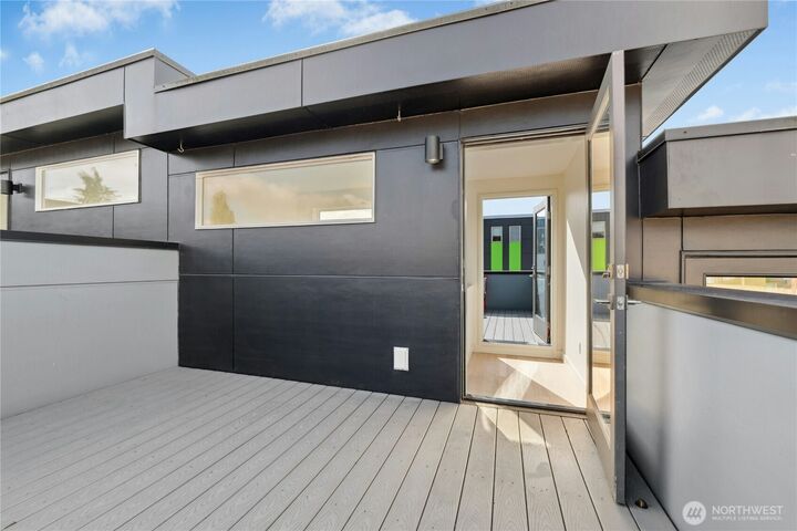 Property Photo: 121 15th Avenue A WA 98122
