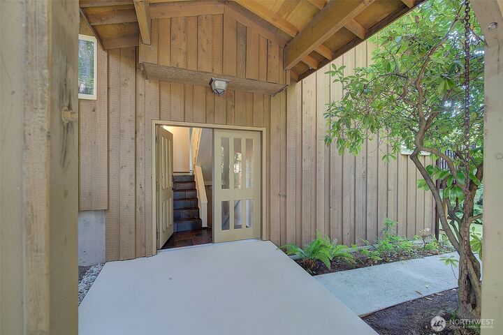 Property Photo:  10223  112th Avenue NE Lower  WA 98033 