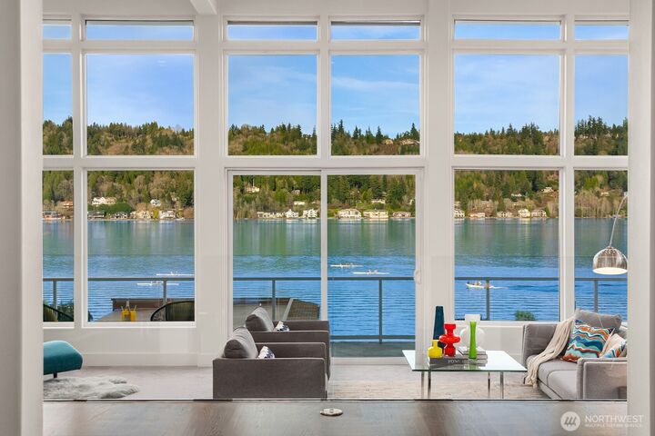 Property Photo: 2452 W Lake Sammamish Parkway NE WA 98052