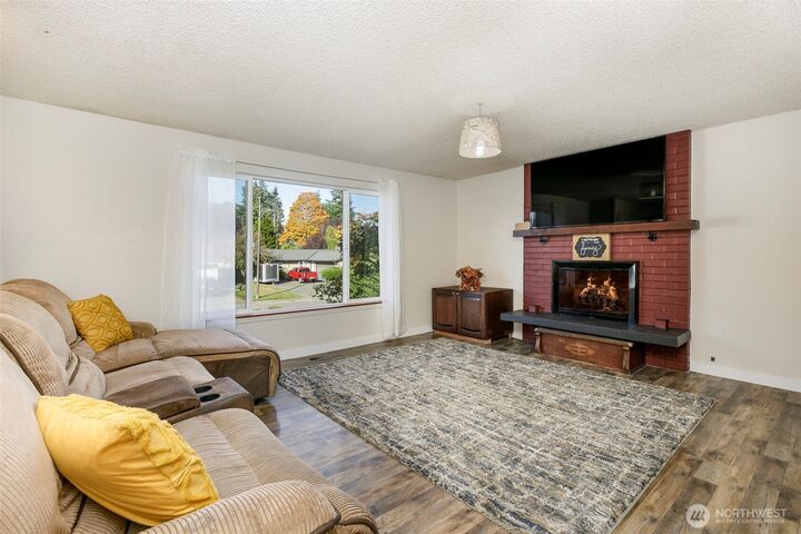 Property Photo: 12827 47th Avenue SE WA 98208