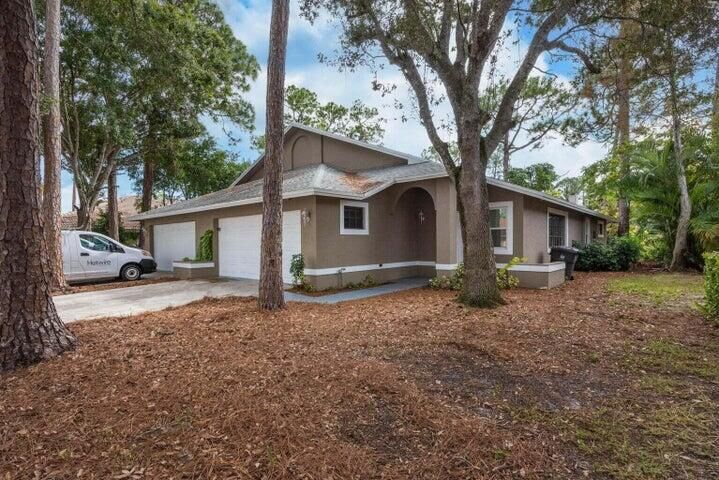 Property Photo:  1025 Staghorn Street Street  FL 33414 