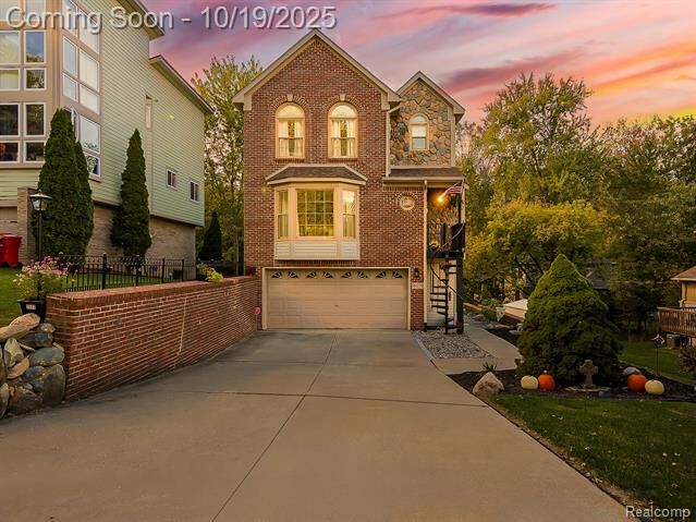 Property Photo:  5570 Wildrose Avenue  MI 48322 