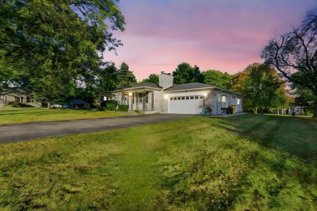 Property Photo: 5156 Elizabeth Lane MI 48003