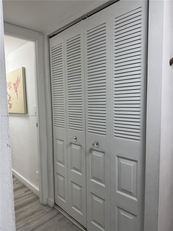 Property Photo: 20301 W Country Club Dr 821 FL 33180