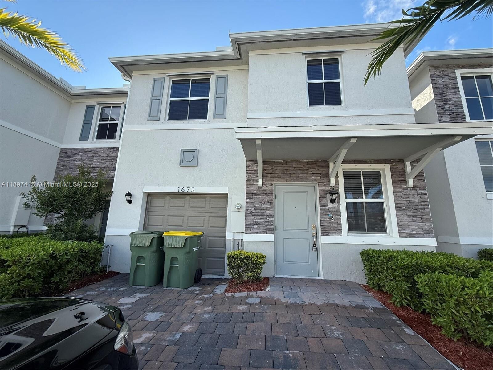 Property Photo: 1672 SE 8th Ave FL 33034
