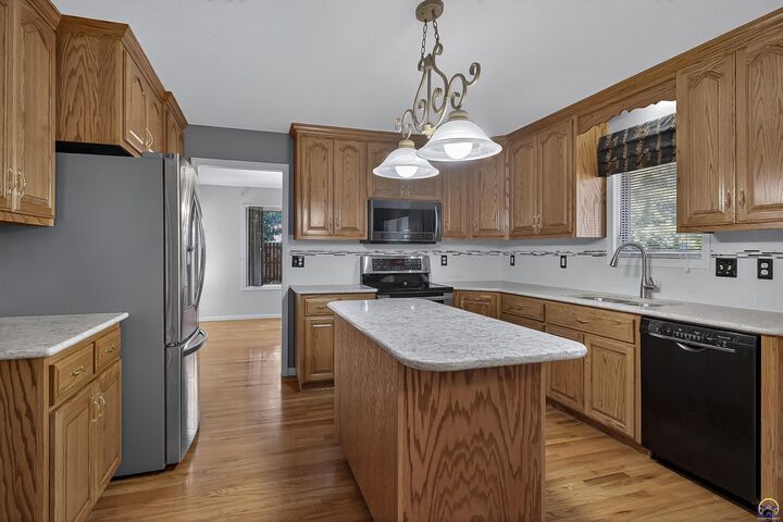 Property Photo:  3713 SW Lincolnshire Rd  KS 66610