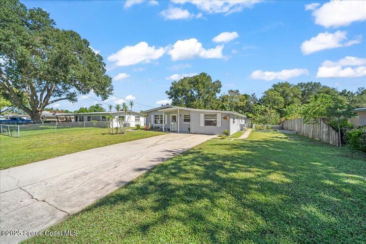 Property Photo: 1795 Hallum Avenue FL 32796
