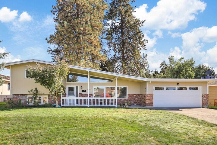 Property Photo: 5521 W Hoffman Pl WA 99205