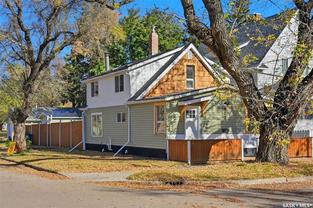 Property Photo: 622 31st Street W SK S7L 0R3