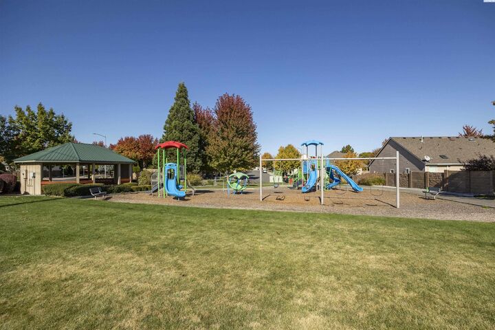 Property Photo: 5612 W 11th Ave WA 99338