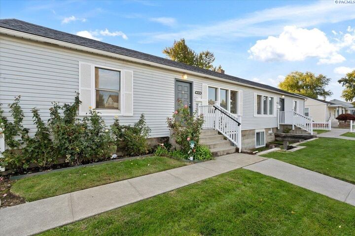 Property Photo: 1511 Goethals Dr WA 99354